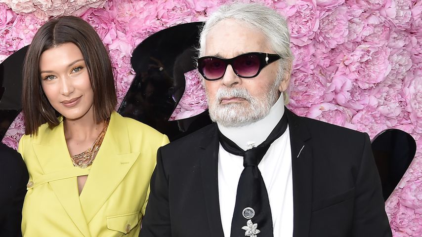Bella Hadid und Karl Lagerfeld auf der Fashion Week in Paris im Juni 2018
