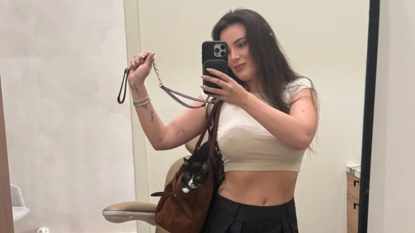 Bella Thorne mit Kater Frankie, Dezember 2025