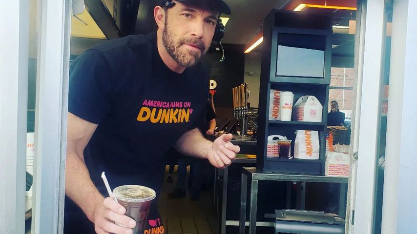 Ben Affleck im Drive-Through bei Dunkin' Donuts