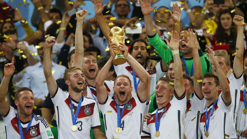 Das Baby ist da: Kicker Benedikt Höwedes ist Papa