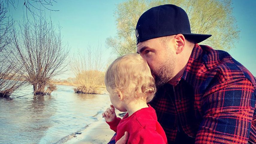 Schauspieler Benjamin Heinrich mit seinem Sohn