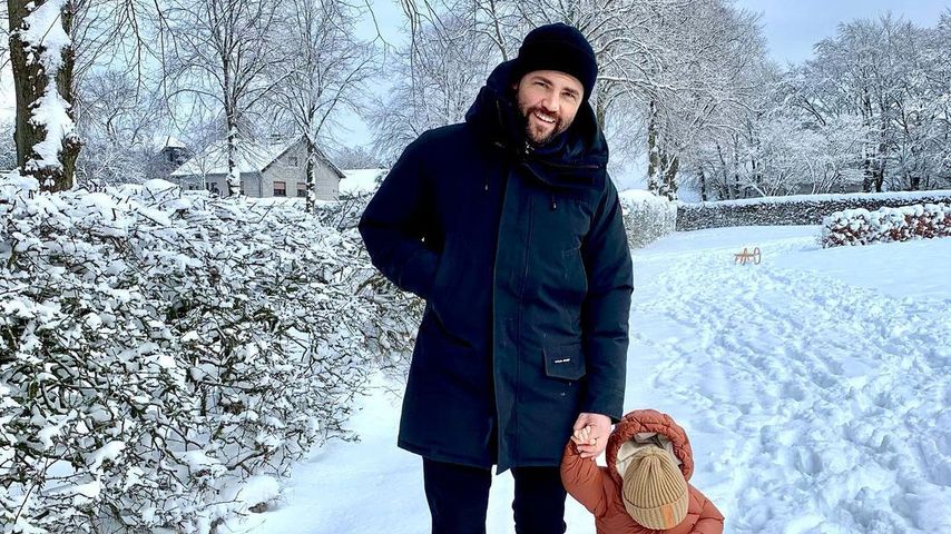 Schauspieler Benjamin Heinrich mit seinem Sohn