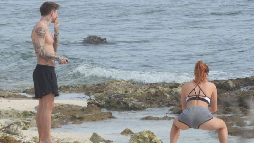 Benjamin Mascolo und Bella Thorne am Strand von Mexiko 2021