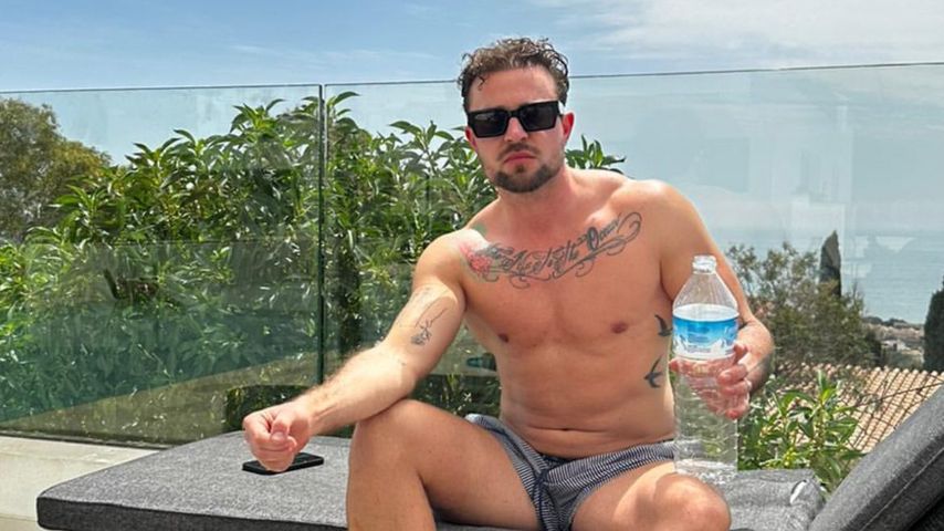 Poolparty in Spanien: So wild startet Benjamin Melzers JGA