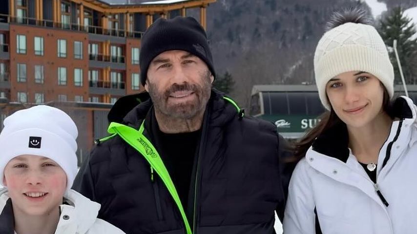 John Travolta fährt mit seinen Kindern an Weihnachten Ski!