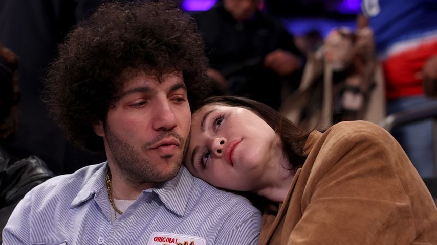 Benny Blanco and Selena Gomez im April 2025