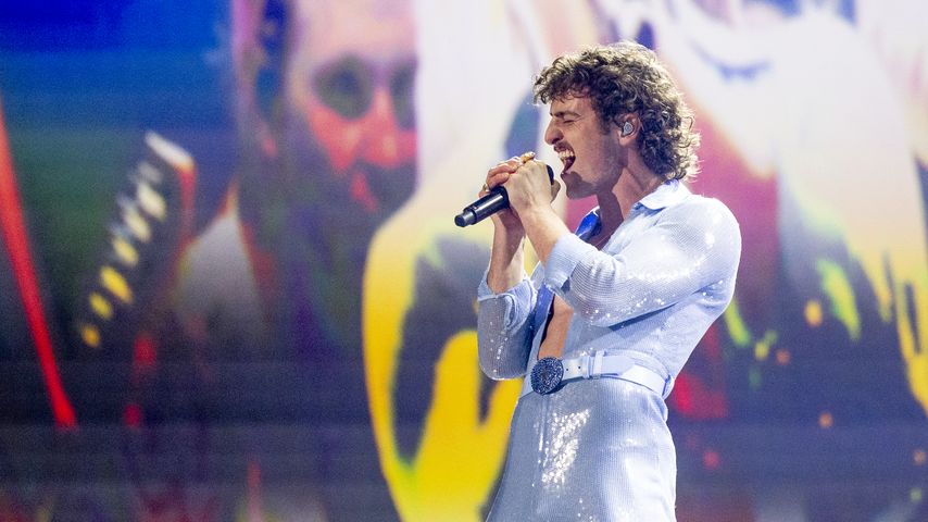 Sänger Benson Boone legt bei den Grammy Awards 2025 in L.A. einen starken Auftritt hin.