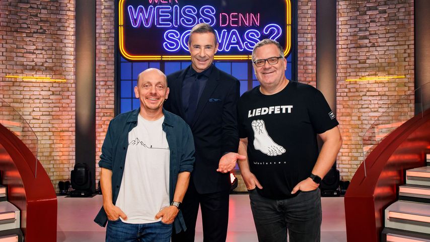 Bernhard Hoëcker, Kai Pflaume und Elton bei "Wer weiß denn sowas?"