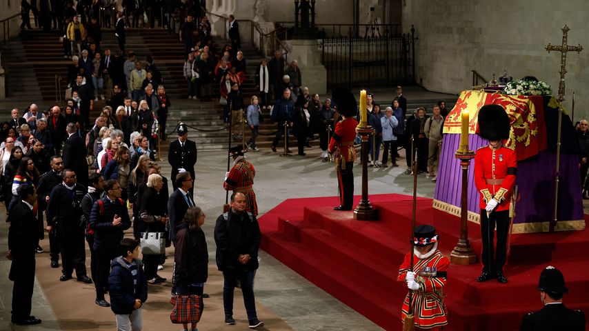 Der Sarg der Queen in der Westminster Hall