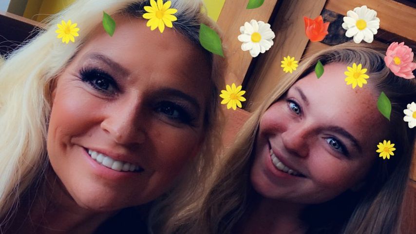 Cecily Chapman trägt Hochzeitskleid ihrer Mutter Beth (†51)