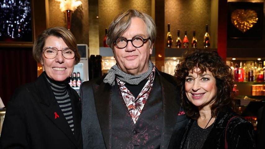 Bettina Böttinger, Hape Kerkeling und Isabel Varell bei der Aidshilfe Köln Charity-Gala in Köln im Musical Dome, anlässlich des Welt-Aids-Tags 2025