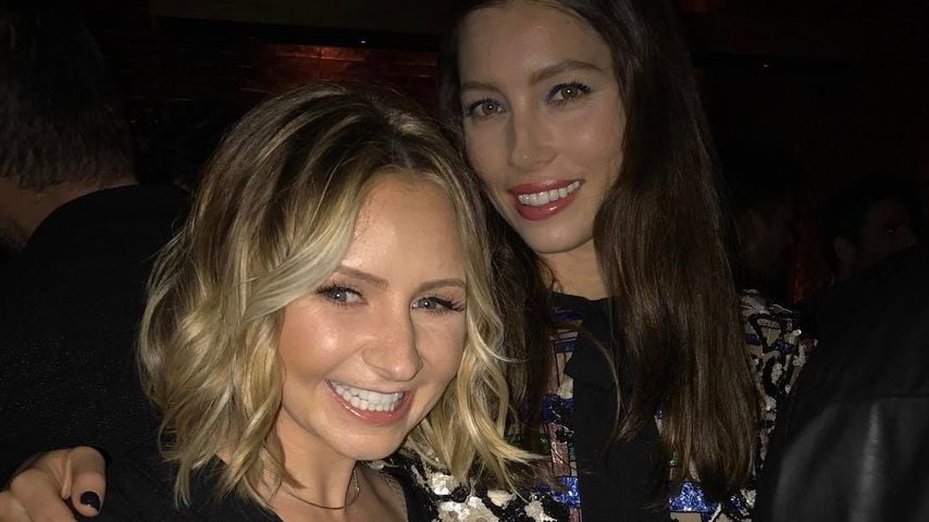 Beverley Mitchell und Jessica Biel, 2017