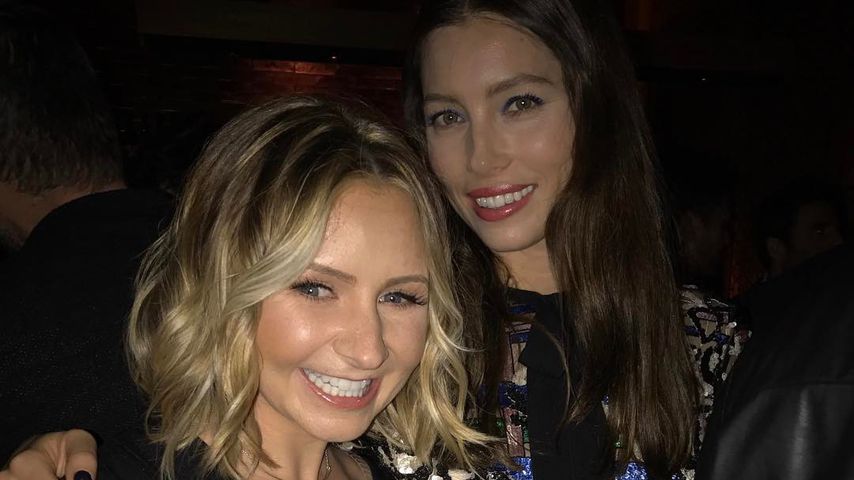 Beverley Mitchell und Jessica Biel, 2017