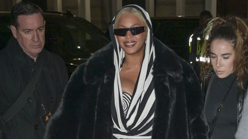 Top oder Flop? Beyoncé im Zebra-Minikleid und Plüschmantel!