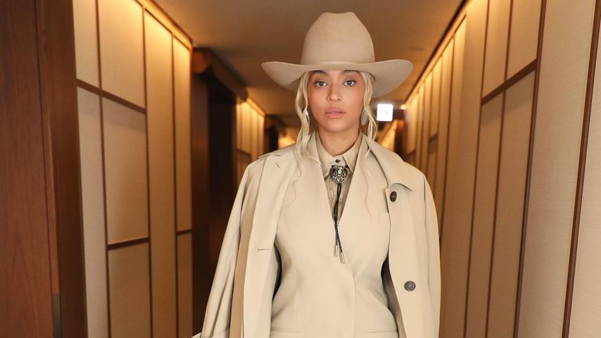 Yeehaw! Beyoncé begeistert ihre Fans im beigen Cowboy-Look