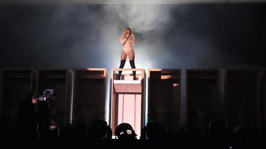 Heiß, heißer, Beyoncé! Sie überrascht mit riesen Dekolleté