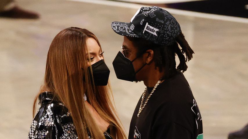 Bei Basketballspiel: Beyoncé und Jay-Z total verschmust