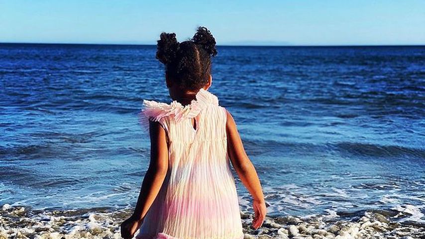 Beyoncés Tochter Rumi am Strand