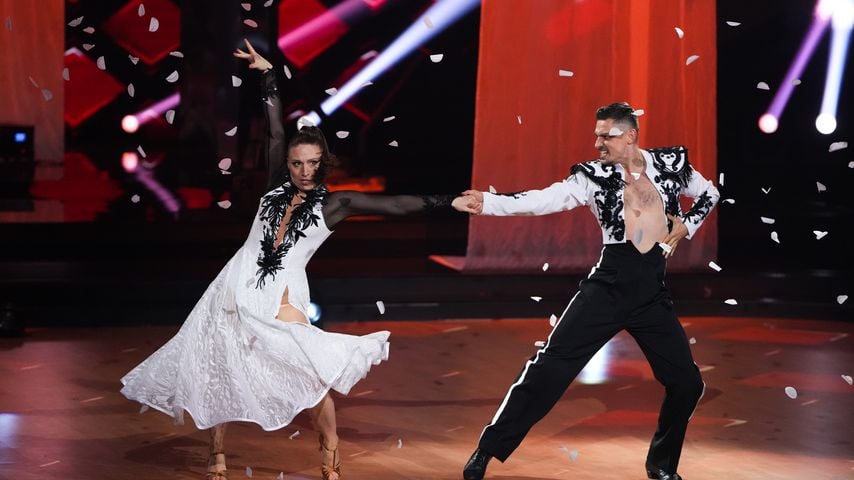 Bianca Heinicke und Zsolt Sándor Cseke bei der 4. Show von "Let's Dance" in Köln
