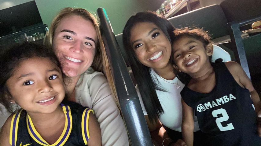Bianka Bella Bryant, Sabrina Ionescu, Vanessa Byrant und Capri Kobe Bryant im Juli 2021