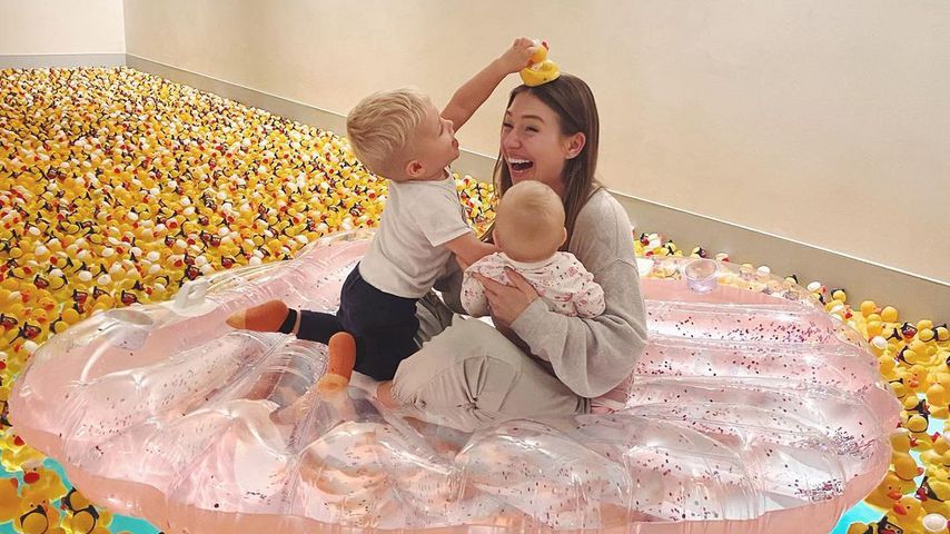 Bibi Claßen mit ihren Kindern Lio und Emily, November 2020