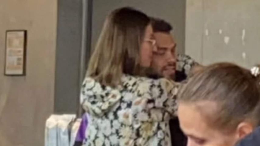 Neue Bilder: Bibi Claßen und Timothy beim Kaffeetrinken