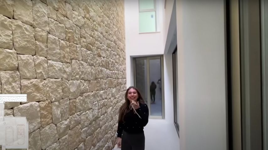 Bibi Claßen in ihrem Ferienhaus