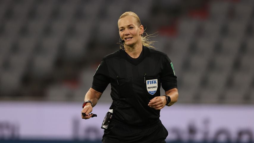 Fußballschiedsrichterin Bibiana Steinhaus hat geheiratet