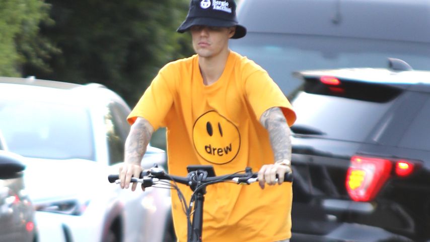 Autsch: Hier fällt Justin Bieber glatt von seinem Einrad!