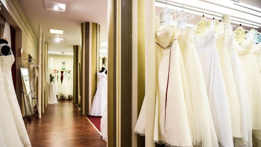 "Zwischen Tüll und Tränen"-Braut sucht Kleid im Naked-Stil