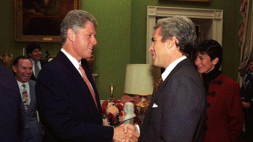 Bill Clinton spricht mit Jeffrey Epstein und Ghislaine Maxwell bei einer Veranstaltung im Weißen Haus, 29. September 1993