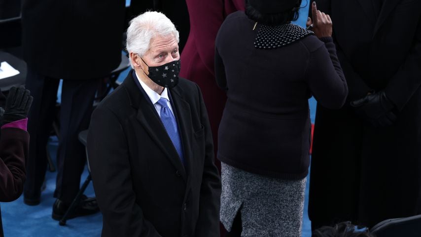 Netz-Hit: Clinton schlief bei Bidens Vereidigung fast ein