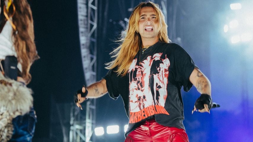 Bill Kaulitz auf der Bühne des Nina-Chuba Konzerts in Hamburg