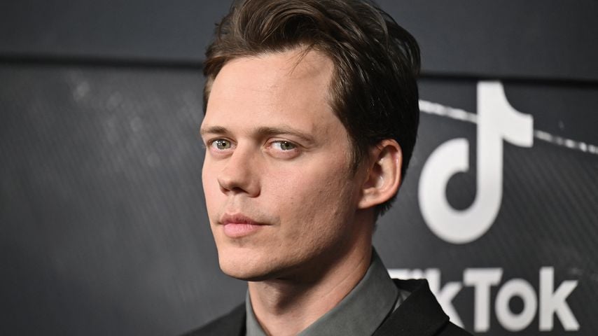 Bill Skarsgård saß für "Nosferatu" sechs Stunden in Maske