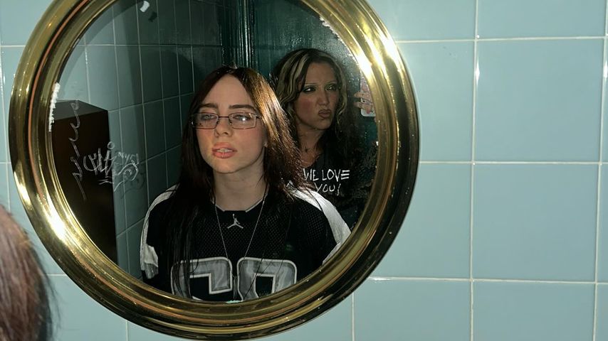 Billie Eilish mit einer Freundin, im Juli 2024