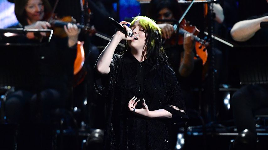 Billie Eilish performt den Titelsong zu "No Time To Die"