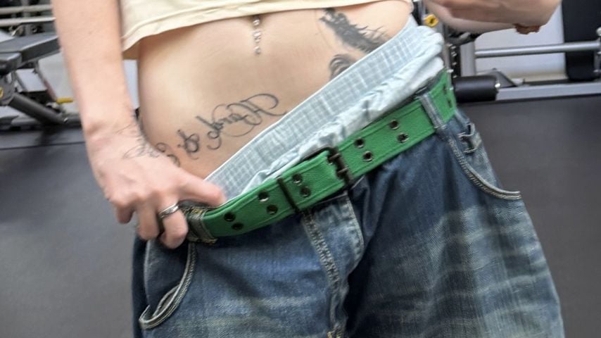 Billie Eilish zeigt ihre Tattoos und ihr Piercing
