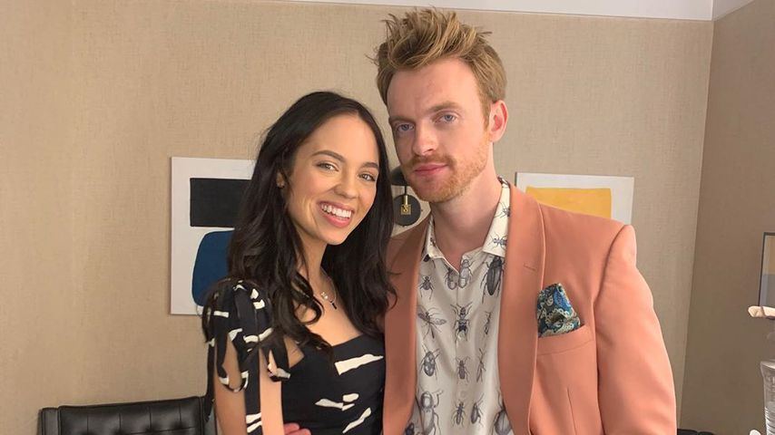 Billie Eilishs Bruder Finneas mit seiner Freundin Claudia
