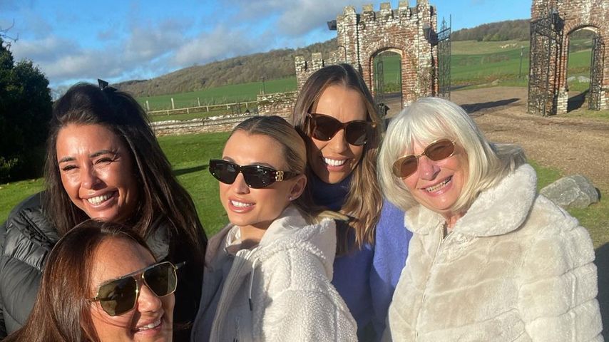 Billie Faiers und ihre Freundinnen im November 2022