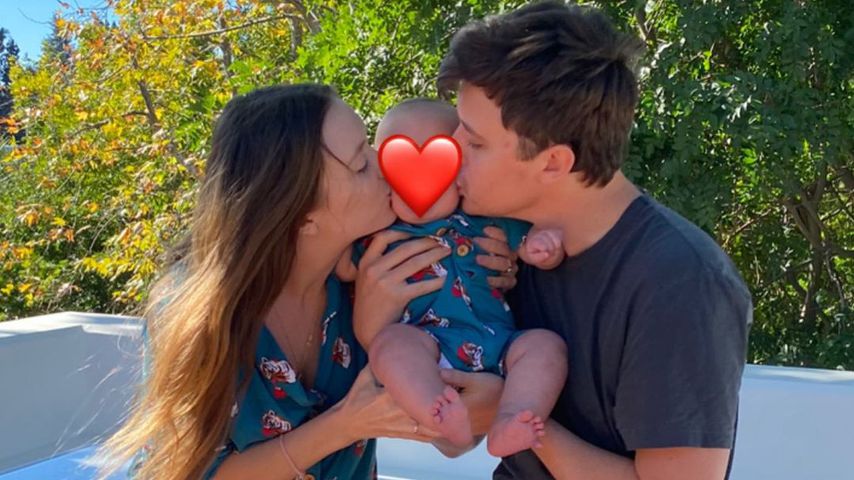 Billie Lourd mit ihrem Verlobten Austen Rydell und dem gemeinsamen Sohn Kingston