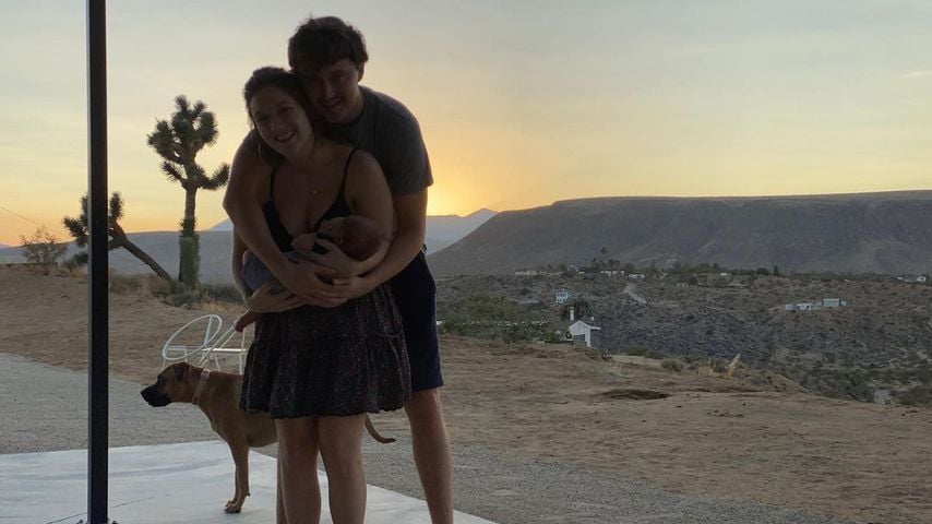 Billie Lourd mit ihrem Verlobten Austen Rydell und dem gemeinsamen Sohn Kingston