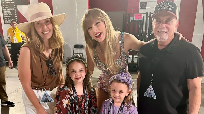 Billy Joel mit seiner Frau Alexis Roderick, seinen Töchtern Della und Remy und Taylor Swift
