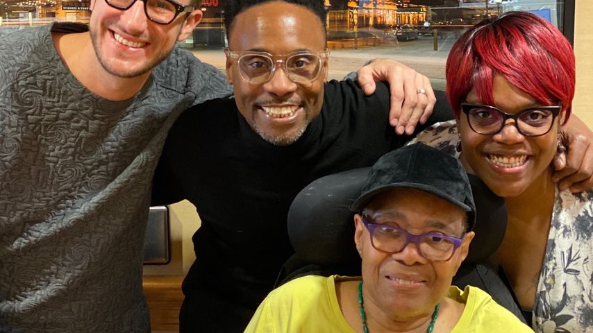 Billy Porter (M.) mit seinem Ex-Mann, seiner Mutter und seiner Schwester, Januar 2020
