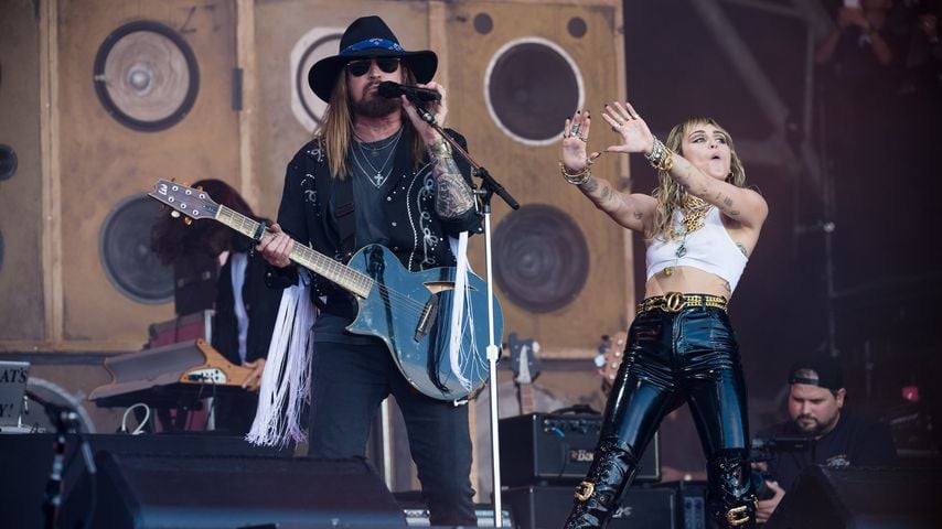Papas Schuld: Miley Cyrus hat sich als Kind am Kopf verletzt