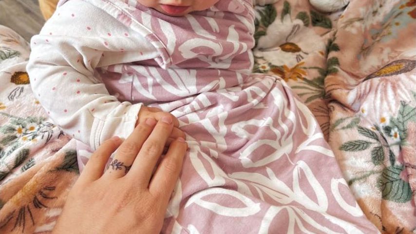 Bindi Irwin mit Tochter Grace Warrior und ihrem Tattoo