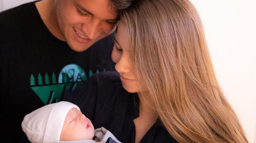 Bindi Irwin mit ihrem Ehemann Chandler Powell und ihrem Baby