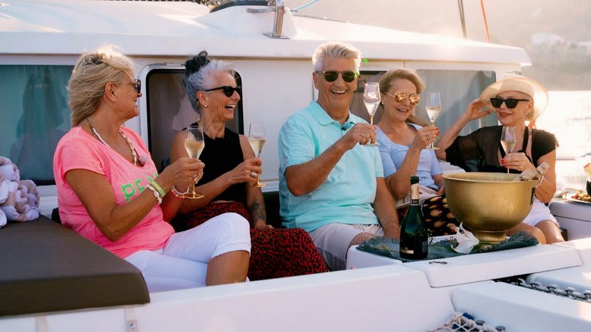 Geküsst? Bei "Golden Bachelor"-Franz und Sabine funkt es