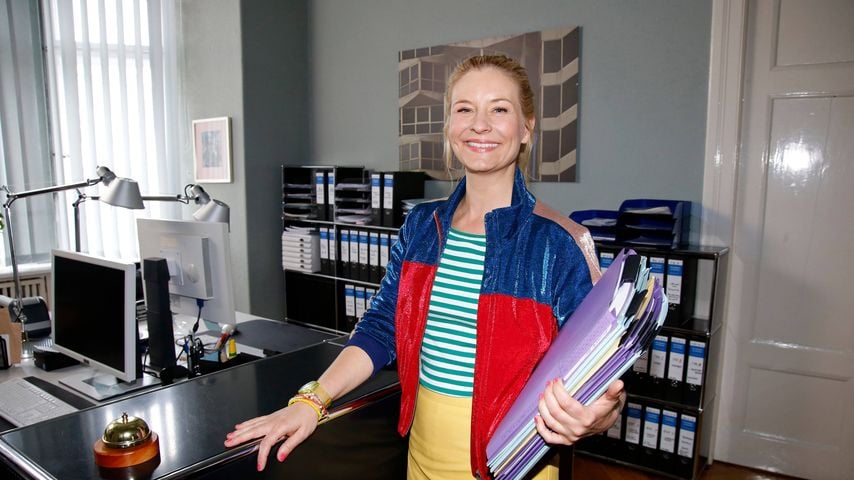 Birte Hanusrichter als Jenny Kramer am Set von "Jenny – echt gerecht!"
