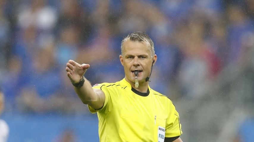 Wow! EM-Final-Schiri verdient mehr als einige Profi-Kicker