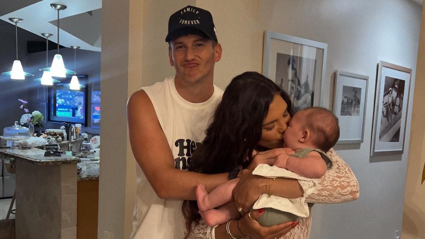 Blake Horstmann und Giannina Gibelli mit ihrem Baby im Juli 2024